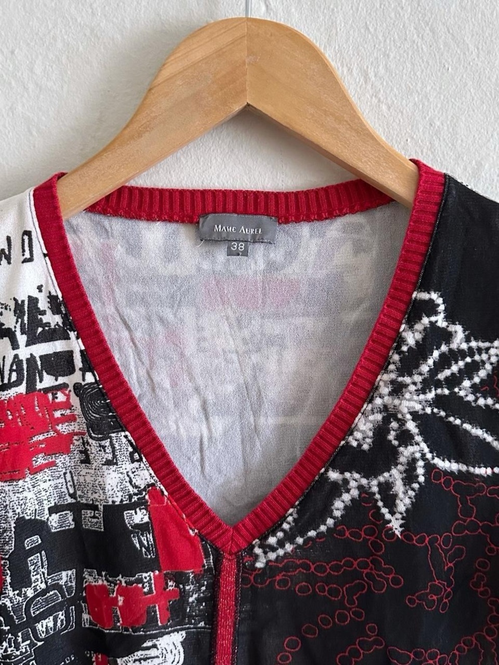 ⚡️10$ sale⚡️Y2K Graphic V-Neck Long-Sleeve Size 38 - Picture 3 of 5